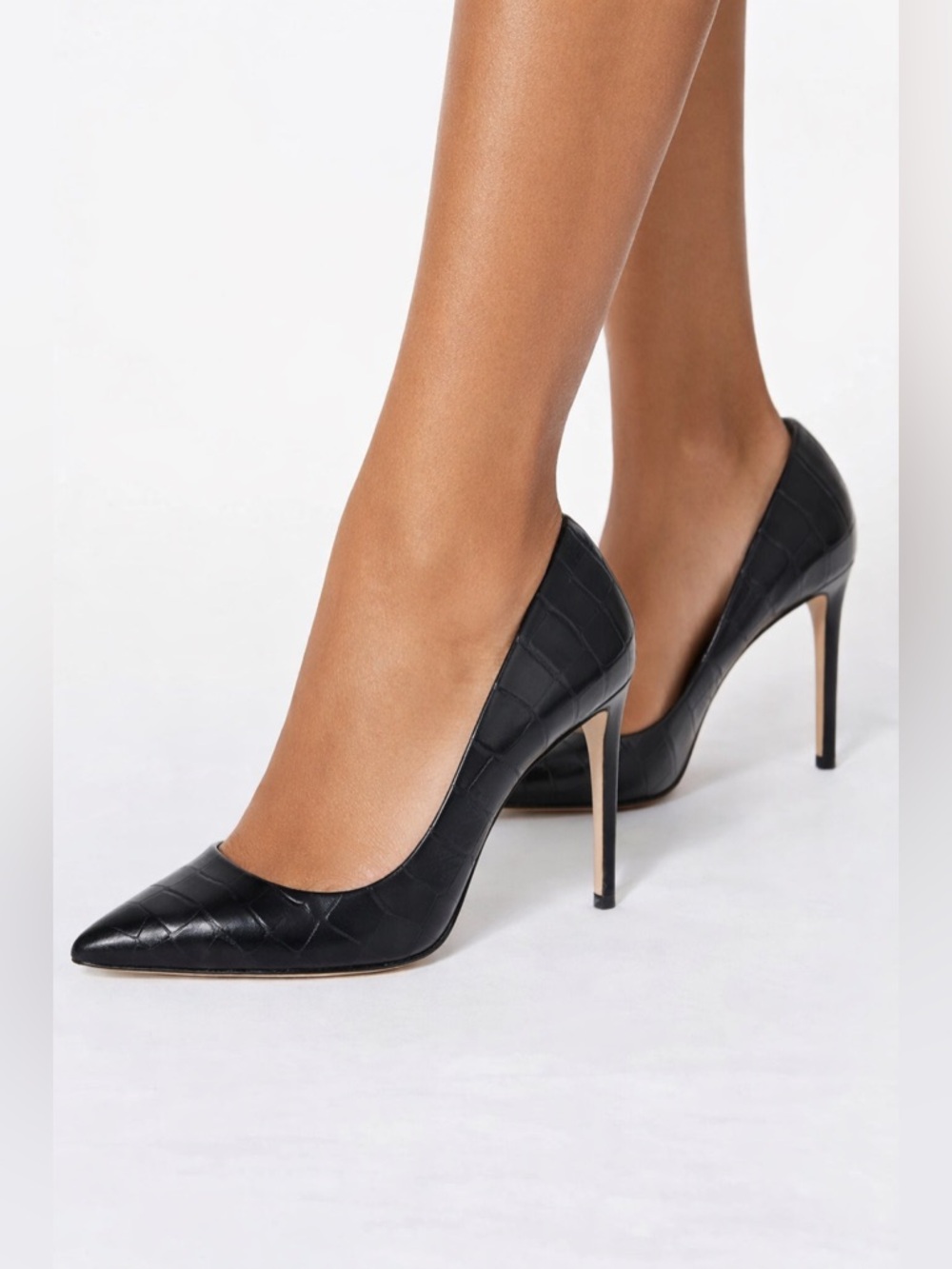 Schutz Crizane Pumps in Croc Embossed Leather/Size 5.5